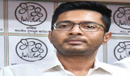 ফের বিপাকে অভিষেক? কালীঘাটের বাড়িতে ইডি, না পেয়ে নিরাপত্তারক্ষীর হাতে ধরিয়ে দেওয়া হলো নোটিশ!