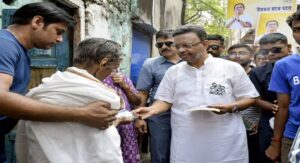 কলকাতায় বড় রদবদল! মেয়রের পদ থেকে ইস্তফা ফিরহাদের, মুখ্যমন্ত্রীর বাসভবনে জরুরি বৈঠকে কী সিদ্ধান্ত হলো?