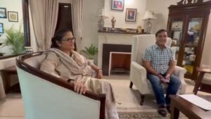 সুখেন্দু-সুস্মিতার পর এবার সায়নী! তৃণমূলের ‘তাসের ঘর’ কি ভেঙে পড়ছে এনডিএ-র ঝড়ে?