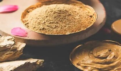 নিষ্প্রাণ ত্বকে ম্যাজিকের মতো কাজ করবে মুলতানি মাটি! কীভাবে ব্যবহার করবেন? জানুন সঠিক উপায় নিষ্প্রাণ ত্বকে ম্যাজিকের মতো কাজ করবে মুলতানি মাটি! কীভাবে ব্যবহার করবেন? জানুন সঠিক উপায়