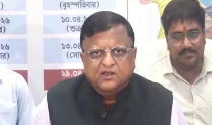 ভুয়ো জব কার্ড থেকে আবাস যোজনায় নয়ছয়! বেনিয়ম রুখতে নবান্নের ঐতিহাসিক ও কঠোর পদক্ষেপ ৩. আবাস যোজনায় ‘অযোগ্যদের’ এবার কড়া শাস্তির মুখে! ১০০ দিনের কাজে নয়া ডিজিটাল নজরদারি ভুয়ো জব কার্ড থেকে আবাস যোজনায় নয়ছয়! বেনিয়ম রুখতে নবান্নের ঐতিহাসিক ও কঠোর পদক্ষেপ ৩. আবাস যোজনায় ‘অযোগ্যদের’ এবার কড়া শাস্তির মুখে! ১০০ দিনের কাজে নয়া ডিজিটাল নজরদারি