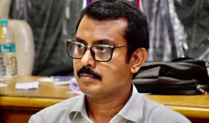 স্বরূপ বিশ্বাসের ফ্ল্যাটে ডিজিটাল লকের আড়ালে কী? হদিশ মিলল গোপন কক্ষের! স্বরূপ বিশ্বাসের ফ্ল্যাটে ডিজিটাল লকের আড়ালে কী? হদিশ মিলল গোপন কক্ষের!