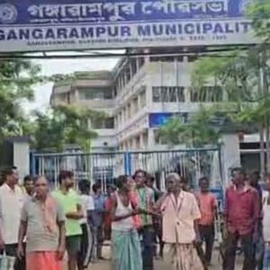 “হাজিরা দিলেও মিলছে না টাকা!”-বকেয়া বেতনের দাবিতে তালাবন্ধ পুরসভা, চরম ভোগান্তিতে মানুষ “হাজিরা দিলেও মিলছে না টাকা!”-বকেয়া বেতনের দাবিতে তালাবন্ধ পুরসভা, চরম ভোগান্তিতে মানুষ