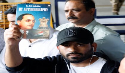 দিল্লির পর এবার পুণে! শিক্ষামন্ত্রীর ইস্তফা চেয়ে ‘আরশোলা’ দিয়ে অভিনব আন্দোলনের ডাক CJP-র
