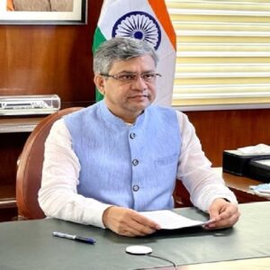 “চিংড়িঘাটা মডেলই তৃণমূলের আসল চেহারা!” নবান্নে গিয়ে তোপ রেলমন্ত্রী অশ্বিনী বৈষ্ণবের