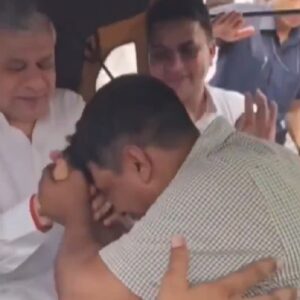 রেলমন্ত্রী না সাধারণ যাত্রী? অটোয় চড়ে কোথায় চললেন অশ্বিনী বৈষ্ণব? ভাইরাল ছবি! রেলমন্ত্রী না সাধারণ যাত্রী? অটোয় চড়ে কোথায় চললেন অশ্বিনী বৈষ্ণব? ভাইরাল ছবি!
