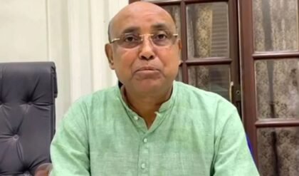 রাজনীতির চেয়ে উন্নয়ন বড়! নবান্নে দাঁড়িয়ে শাসকদলের বিধায়কের এই মন্তব্যে শোরগোল