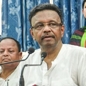 “উনি খুব ধার্মিক মানুষ!” ফিরহাদ হাকিমের ইস্তফা জল্পনা নিয়ে কটাক্ষ সজল ঘোষের