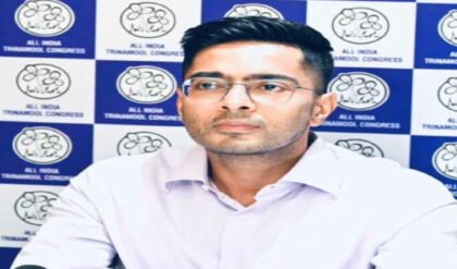 তৃণমূলের অন্দরে বড়সড় রদবদল! অভিষেক বন্দ্যোপাধ্যায়ের ডানা ছাঁটা হলো? নতুন দায়িত্বে দোলা ও ডেরেক
