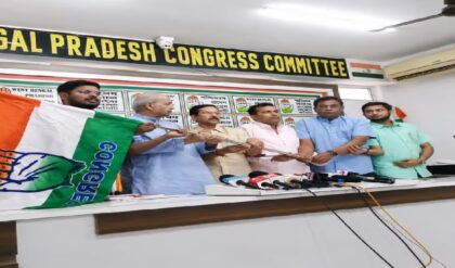 মেখলিগঞ্জে তৃণমূলের দুর্গে বড় ধস! পুরপ্রধানসহ দলবদল, হাত শিবিরের দখলে কি তবে বোর্ড?