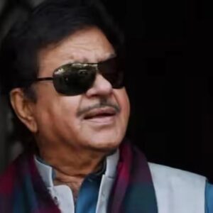 অশান্ত তৃণমূল, নিরুত্তর শত্রুঘ্ন সিনহা! কী ভাবছেন আসানসোলের সাংসদ? অশান্ত তৃণমূল, নিরুত্তর শত্রুঘ্ন সিনহা! কী ভাবছেন আসানসোলের সাংসদ?