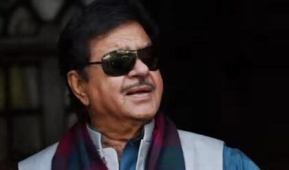 অশান্ত তৃণমূল, নিরুত্তর শত্রুঘ্ন সিনহা! কী ভাবছেন আসানসোলের সাংসদ?