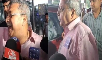 ‘জয় শ্রীরাম’স্লোগান, বিমানবন্দরে মেজাজ হারালেন তৃণমূল সাংসদ কল্যাণ বন্দ্যোপাধ্যায় ‘জয় শ্রীরাম’স্লোগান, বিমানবন্দরে মেজাজ হারালেন তৃণমূল সাংসদ কল্যাণ বন্দ্যোপাধ্যায়