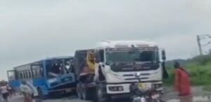 ময়নাগুড়িতে ভয়াবহ বাস দুর্ঘটনা: ট্রাকে ধাক্কা এনবিএসটিসি বাসের, মৃত অন্তত ৫!