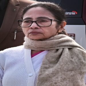 বিধানসভার পর এবার সংসদীয় দল? দিল্লির বৈঠকে যোগ দিতে মমতা পাড়ি দিলেন রাজধানীতে
