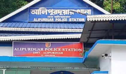 বালি মাফিয়াদের দাপট! বিজেপির পঞ্চায়েত সদস্যকে সরাসরি ‘খুনের হুমকি’, কাঠগড়ায় তৃণমূল নেতা! বালি মাফিয়াদের দাপট! বিজেপির পঞ্চায়েত সদস্যকে সরাসরি ‘খুনের হুমকি’, কাঠগড়ায় তৃণমূল নেতা!