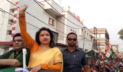 তৃণমূলের অন্দরে বড় ভাঙন? মমতা শিবির ছেড়ে এনডিএ-র পথে ২০ সাংসদ! তৃণমূলের অন্দরে বড় ভাঙন? মমতা শিবির ছেড়ে এনডিএ-র পথে ২০ সাংসদ!