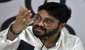 ‘সাপ মানুষের ছদ্মবেশে ঘুরে বেড়াচ্ছে’! বিদ্রোহী সাংসদদের তীব্র আক্রমণ বাবুল সুপ্রিয়র
