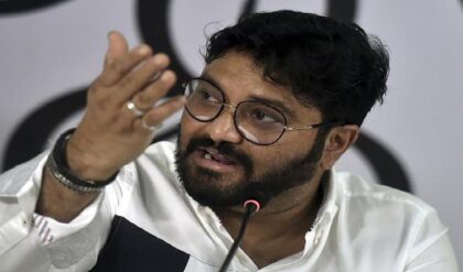 ‘সাপ মানুষের ছদ্মবেশে ঘুরে বেড়াচ্ছে’! বিদ্রোহী সাংসদদের তীব্র আক্রমণ বাবুল সুপ্রিয়র ‘সাপ মানুষের ছদ্মবেশে ঘুরে বেড়াচ্ছে’! বিদ্রোহী সাংসদদের তীব্র আক্রমণ বাবুল সুপ্রিয়র