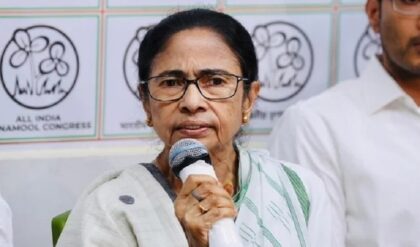 “দল হাতছাড়া হওয়ার জোগাড়”-ঋতব্রতকে ঠেকাতে আদালতের পথে মমতা