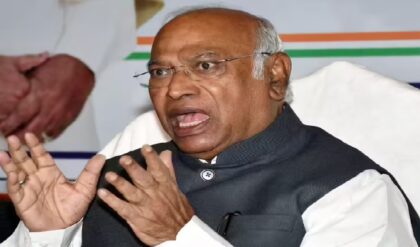 গ্যাসের দাম বাড়ল, ভর্তুকি কমাল মোদি সরকার! ফের কি কাঠের উনুনেই ফিরছেন মা-বোনেরা?
