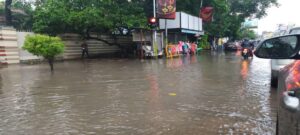 হাসপাতালের ভেতর জল, ডুবল শহর! বজ্রপাতের তাণ্ডবে দিশেহারা কলকাতা, জারি লাল সতর্কতা