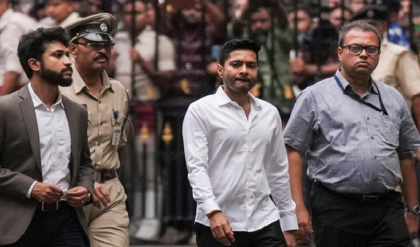 ডিজে কাণ্ডে হাজিরা দিতেই কি চাপে অভিষেক? কালীঘাটের বাড়িতে পুরসভার মাপজোক ঘিরে চাঞ্চল্য