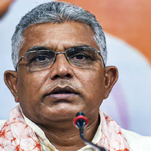 ‘তৃণমূল মানেই যেন OYO রুম!’ হাসপাতালের ভেতর শাড়ির দোকান থেকে স্পা, কী বললেন দিলীপ?