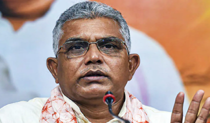 ‘তৃণমূল মানেই যেন OYO রুম!’ হাসপাতালের ভেতর শাড়ির দোকান থেকে স্পা, কী বললেন দিলীপ?