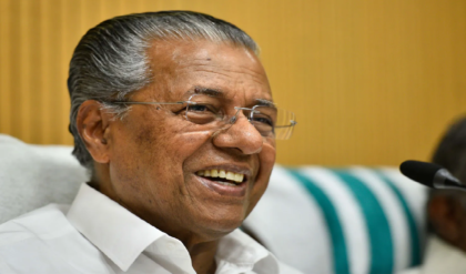 জাতীয় সংগীতের অবমাননা না কি প্রোটোকল বিভ্রাট? ‘বন্দে মাতরম’ ইস্যু নিয়ে উত্তাল কেরলের রাজনীতি জাতীয় সংগীতের অবমাননা না কি প্রোটোকল বিভ্রাট? ‘বন্দে মাতরম’ ইস্যু নিয়ে উত্তাল কেরলের রাজনীতি