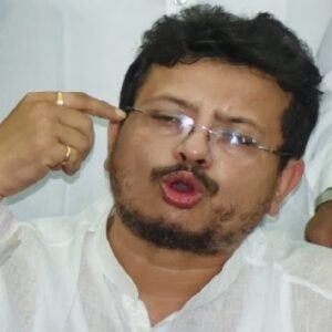 তৃণমূলে ভাঙন চওড়া! ৬৪ বিধায়ক নিয়ে মমতাকে বড় চ্যালেঞ্জ ঋতব্রতর