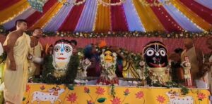 গজবেশে দর্শন দিলেন মহাপ্রভু! মায়াপুরে স্নানযাত্রার মহোৎসবে উপচে পড়া ভিড়