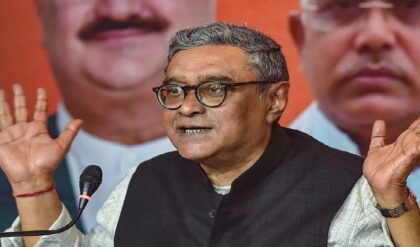 পাহাড়প্রমাণ ঋণ মেটাতে বড় পদক্ষেপ! প্রথম দিনেই নজিরবিহীন ঘোষণা স্বপন দাশগুপ্তের