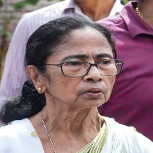 তৃণমূল বিলীন হওয়ার পথে? কংগ্রেসের সঙ্গে মিশে গেলে কী লাভ মমতার?