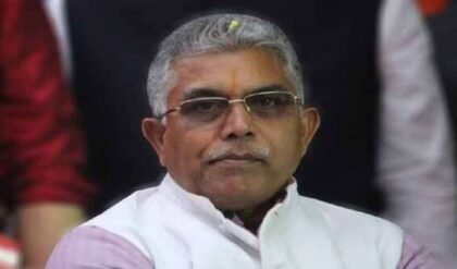 তৃণমূলে বড় ভাঙনের হুঁশিয়ারি দিলীপের: এনডিএ-র দিকে ঝুঁকছেন দুই-তৃতীয়াংশ সাংসদ? তৃণমূলে বড় ভাঙনের হুঁশিয়ারি দিলীপের: এনডিএ-র দিকে ঝুঁকছেন দুই-তৃতীয়াংশ সাংসদ?