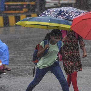 গরমের বিদায় নিশ্চিত: তিন জেলায় চরম সতর্কতা, দুর্যোগের কবলে দক্ষিণবঙ্গ! গরমের বিদায় নিশ্চিত: তিন জেলায় চরম সতর্কতা, দুর্যোগের কবলে দক্ষিণবঙ্গ!