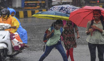 গরমের বিদায় নিশ্চিত: তিন জেলায় চরম সতর্কতা, দুর্যোগের কবলে দক্ষিণবঙ্গ!
