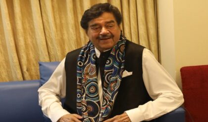 ‘মমতাই আমার নেত্রী, অন্য কাউকে চিনি না!’ দল ছাড়ার গুঞ্জন উড়িয়ে হুঙ্কার শত্রুঘ্ন সিনহার ‘মমতাই আমার নেত্রী, অন্য কাউকে চিনি না!’ দল ছাড়ার গুঞ্জন উড়িয়ে হুঙ্কার শত্রুঘ্ন সিনহার