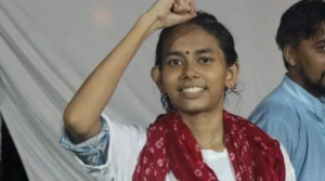 “জরুরি অবস্থার দিনগুলোর কথা মনে পড়ে গেল!” জেএনইউ নেত্রীকে ধরতে গিয়ে তুলকালাম সংসদে!