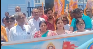 শ্রাবণের পবিত্র যাত্রায় বড় নির্দেশ! খাবার হোটেলের সাইনবোর্ডে মালিকের নাম লেখা নিয়ে চরম বিতর্ক