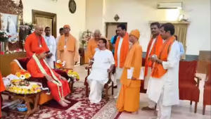 গুরুপূর্ণিমায় বেলুড় মঠে বড় চমক! প্রেসিডেন্ট মহারাজকে প্রণাম সেরে গোপন কক্ষে একান্ত বৈঠক শুভেন্দুর
