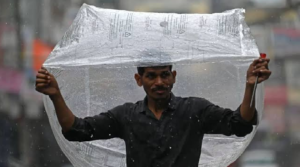 আকাশ ভাঙা বৃষ্টিতে ভাসল খড়গপুর! বুধবারের টানা বর্ষণে জলমগ্ন শহরের একাধিক গুরুত্বপূর্ণ এলাকা