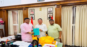 মোর্চার কড়া চাপে কি ঘুরবে পাহাড়ের হাওয়া? আইন ও পঞ্চায়েত মন্ত্রীর সঙ্গে গুরুত্বপূর্ণ বৈঠক সেরে কী বার্তা দিলেন গুরুং?