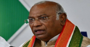 মোদীর জমানায় ছাত্রদের ওপর চরম পুলিশি নির্যাতন! যন্তর মন্তরে খাড়গের হুঙ্কারে কাঁপল দিল্লি!