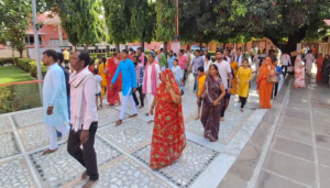 গুরু পূর্ণিমায় উপচে পড়া ভিড়! উত্তরপ্রদেশের এই বিখ্যাত আশ্রমে পুণ্যার্থীদের ঢল