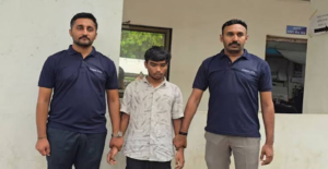 ষোলো বছর বয়সেই কোডিংয়ে পটু! কৃত্রিম বুদ্ধিমত্তা ব্যবহার করে কোটি কোটি টাকার সাইবার প্রতারণা চক্রের মাস্টারমাইন্ড ১৮ বছরের তরুণ গ্রেপ্তার!