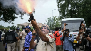 ছাত্র বিক্ষোভে কি অনুমতি নিয়েই চালানো হয়েছিল পেলেট গান? জানুন সিআরপিএফের বিস্ফোরক অভ্যন্তরীণ তদন্তের রিপোর্ট!