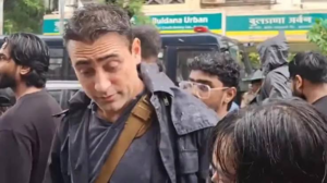 রাজপথে হঠাৎ হাজির জনপ্রিয় তারকা! মুম্বইয়ের ছাত্র আন্দোলনে পা মিলিয়ে চমকে দিলেন ইমরান খান!