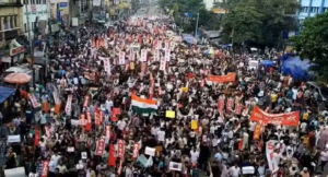 কলকাতায় প্রশ্ন ফাঁস বিক্ষোভের জেরে ধুন্ধুমার! সাংবাদিক নিগ্রহ ও ভাঙচুরের ঘটনায় আরও ৩ জন গ্রেফতার!