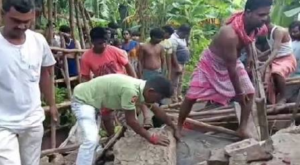 টানা বৃষ্টির জেরে ধসে পড়ল মাটির ঘরের দেওয়াল, গভীর রাতের দুর্ঘটনায় শোকে স্তব্ধ গজঘণ্টা এলাকা